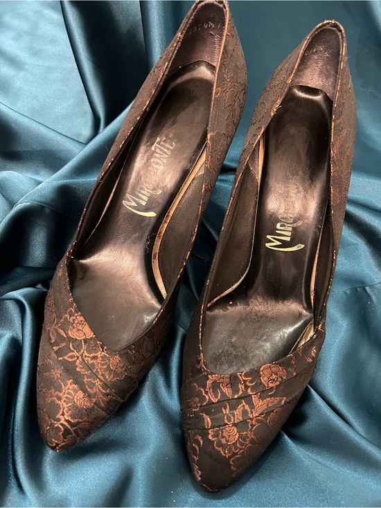 Miramonte Shoes - Floral Lace Pointed-Toe Brown Heels